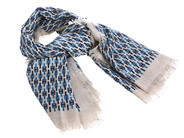 HERMÈS, SCARF, Shawl Karre H, 70% kashmir, 30% siden, ca 138x134 cm, blå, vit, originalask. Good Condition. på auktion i Stockholm, Stockholms län hos Kaplans Auktioner