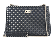 VALENTINO, VÄSKA, Rockstud Tote Bag, svart läder, guldfärgade nitar, 32,5x23x13 cm, dustbag. Excellent Conditi på auktion i Stockholm, Stockholms län hos Kaplans Auktioner