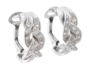 SALVINI, örhängen, 18K vitguld, 24 briljantslipade diamanter ca 0,24 ctv, ca W/VS, höjd 16 mm, vikt 5,5 g, sti på auktion i Stockholm, Stockholms län hos Kaplans Auktioner