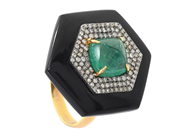 RING, 14K guld/silver, smaragd 2,20 ct, åttkantslipade diamanter 0,32 ctv, stl 17,5 mm, vikt 6,0 g. på auktion i Stockholm, Stockholms län hos Kaplans Auktioner
