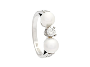RING, 18K vitguld, flodpärlor 6,0-6,3 mm, briljant- och gammalslipade diamanter ca 0,36 ctv, Erik Thomassons G på auktion i Stockholm, Stockholms län hos Kaplans Auktioner
