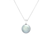 HÄNGE MED KEDJA, 18K vitguld, Tahitipärla ca 9 mm, trapetsslipad diamant 0,08 ct, ca TW/VS, längd 41 cm, vikt på auktion i Stockholm, Stockholms län hos Kaplans Auktioner