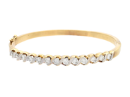 ARMRING, 14K guld, 13 briljantslipade diamanter ca 1,30 ctv, ca Ca-LY/SI-P, 47x55 mm, vikt 14,0 g, några diama på auktion i Stockholm, Stockholms län hos Kaplans Auktioner