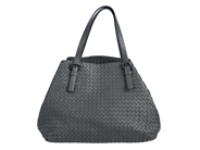 BOTTEGA VENETA, VÄSKA, Cesta Tote Bag, grått Intrecciato läder, mörka silverfärgade beslag, 38x28x21 cm, spege på auktion i Stockholm, Stockholms län hos Kaplans Auktioner
