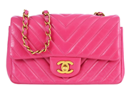 CHANEL, VÄSKA, Chevron Double Flap Bag, rosa kalvläder, guldfärgade beslag, 19,5x10x6 cm, hologrammärkt 210445 på auktion i Stockholm, Stockholms län hos Kaplans Auktioner