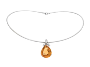 GÜBELIN, collier, 18K vitguld, droppslipad citrin ca 15.00 ct, 5 briljant- och navetteslipade diamanter ca 0,3 på auktion i Stockholm, Stockholms län hos Kaplans Auktioner