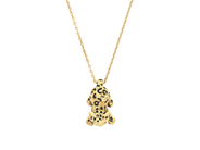 HÄNGE MED KEDJA, leopard, 18K guld, smaragder, svart emalj, hängets höjd 15 mm, längd 42-45 cm, vikt 5,1 g. på auktion i Stockholm, Stockholms län hos Kaplans Auktioner