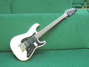 Pantvaror, 1 Elgitarr Fender Stratocaster #c001744 japan (skadad,sprickor) utan fodral, i auktion: Pant – Onsdag 20 april 2005