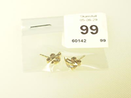 Pantvaror, 1 Par örknappar med dia tot ca 2x0,005ct 18K. Vikt 1,5g, i auktion: Pant – Onsdag 29 juni 2005