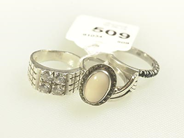 Pantvaror, 4 Ringar (3 med stenar) stl:16 1/2-18, silver. Vikt 12,7g, i auktion: Pant – Onsdag 29 juni 2005