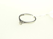 Pantvaror, 1 Ring vg med dia ca 0,04ct, stl:16, i auktion: Pant – Onsdag 29 juni 2005