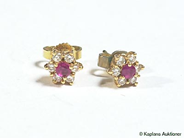 Smycken, ÖRHÄNGEN, 18K guld med rubiner och 12 briljanter ca 0,12 ct, i auktion: Julklapps – Lördag 10 december 2005
