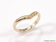 Smycken, RING, 18K guld, i auktion: Klassiska – Lördag 27 februari 2010