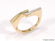 Smycken, RING, 18K guld, i auktion: Klassiska – Lördag 27 februari 2010