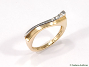Smycken, RING, 18K guld, i auktion: Klassiska – Lördag 27 februari 2010