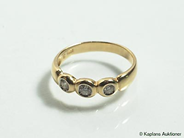 Smycken, ALLIANSRING, 14K guld  med 3 briljanter ca 0,26 ctv W/SI, i auktion: Klassiska – Lördag 29 april 2006