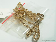 Pantvaror, 1 kedja fantasi ca 60cm 10k:17g.1 ring (def.), 1hänge, i auktion: Pant – Torsdag 13 april 2006