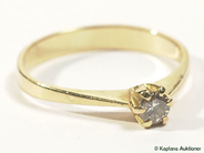 Smycken, ENSTENSRING, 18K guld, i auktion: Klassiska – Lördag 27 maj 2006