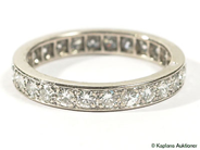 Smycken, HELALLIANSRING, 18K vitguld med 26 briljanter ca 1,00 ct ca G(TW)/VS-P, i auktion: Klassiska – Lördag 27 maj 2006