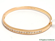 Pantvaror, Armring, delbar med 18 diamanter, i auktion: Pant – Tisdag 30 maj 2006