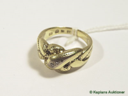 Pantvaror, Ring, med diamanter 1xca 0,01ct 2xca 0,001ct 14K Ø18 1/4 7,7g, i auktion: Pant – Tisdag 1 augusti 2006