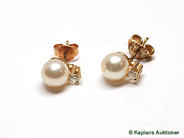 Smycken, ÖRHÄNGEN, 18 k guld med odlade pärlor och briljanter, i auktion: Klassiska – Lördag 25 november 2006