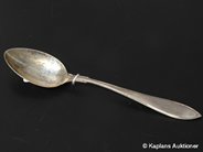 Pantvaror, 1 Matsked i silver model: Svensk spetsig, i auktion: Pant – Torsdag 14 december 2006