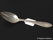 Pantvaror, 1 Matsked i silver model: Svensk spetsig, i auktion: Pant – Torsdag 14 december 2006