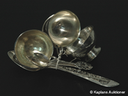 Pantvaror, 4 koppar, 3 kaffeskedar, i auktion: Pant – Torsdag 14 december 2006