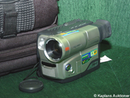 Pantvaror, 1 Video kamera Samsung Hi 8 VP-L630 m tillbehör i väska, i auktion: Pant – Lördag 17 februari 2007
