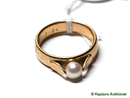 Pantvaror, 1 Ring  18K m pärla /gravyr/  stl 16 3/4. Vikt 6,3g, i auktion: Pant – Lördag 17 februari 2007