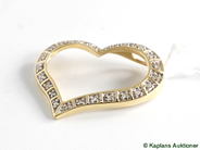 Pantvaror, Hänge, Hjärta med små diamanter 18K 3,6g, i auktion: Pant – Tisdag 9 oktober 2007