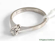 Pantvaror, Ring, med diamant 1xca 0,18ct 18K vitguld Ø17¼ 2,6g, i auktion: Pant – Tisdag 9 oktober 2007