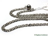 Pantvaror, 1 Collier Bismarck, 42cm, i auktion: Pant – Torsdag 13 december 2007