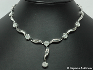 Smycken, COLLIER, 18K vitguld, i auktion: Klassiska – Lördag 26 januari 2008