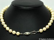 Smycken, PÄRLCOLLIER, odlade pärlor, i auktion: Klassiska – Lördag 26 januari 2008