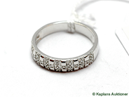 Pantvaror, Ring, 18K med diamanter 20xca0,005ct, i auktion: Pant – Tisdag 17 juni 2008
