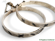 Pantvaror, Armringar, 2st i silver öppningsbara, i auktion: Pant – Tisdag 2 september 2008