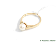 Pantvaror, Ring, med pärla 18K Ø16 2,2g, i auktion: Pant – Tisdag 28 oktober 2008