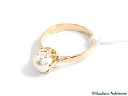 Pantvaror, Ring, med pärla 18K Ø17½ 3,4g, i auktion: Pant – Tisdag 28 oktober 2008