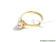 Pantvaror, Ring, med pärla 18K Ø 18 1/4 1,6 g, i auktion: Pant – Tisdag 17 februari 2009