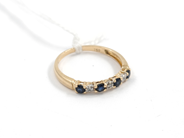 Pantvaror, Ring, 18K med blåa stenar och diamanter 3xca0,005ct, i auktion: Pant – Tisdag 11 augusti 2009