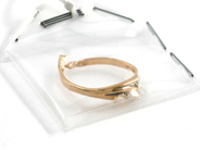 Pantvaror, Ring 18K, med sten, i auktion: Pant – Tisdag 11 augusti 2009