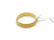 Pantvaror, Ring, graverad dekor 21K Ø19 1/2 2,9g skev, i auktion: Pant – Tisdag 19 januari 2010