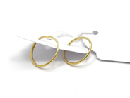 Pantvaror, Örhängen, ett Par Ringar 18K 0,8g något skeva, i auktion: Pant – Tisdag 19 januari 2010