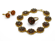 Smycken, GRANATSMYCKEN, armband, i auktion: Klassiska – Lördag 27 februari 2010