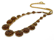 Smycken, GRANATCOLLIER, förgylld metall, i auktion: Klassiska – Lördag 27 februari 2010