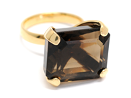 Smycken, RING, 18K guld, i auktion: Klassiska – Lördag 27 februari 2010
