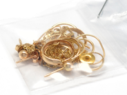 Pantvaror, Parti guld, 18K trasigt 4,2g, i auktion: Pant – Tisdag 16 november 2010