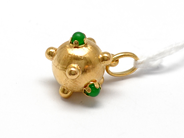 Pantvaror, Hänge, 18K med gröna stenar 2,5g, i auktion: Pant – Tisdag 16 november 2010